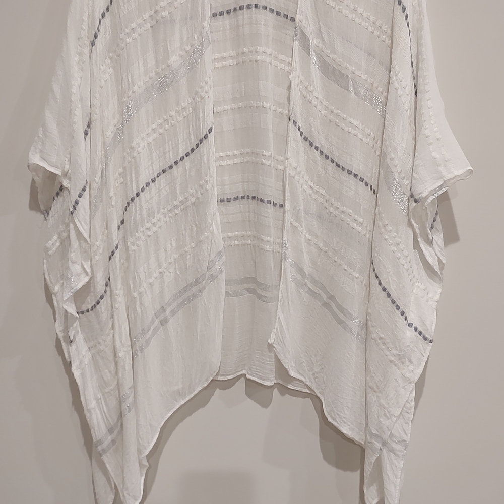 Elegant Kimono W / White, Shimmer Gray & Blue Accents.